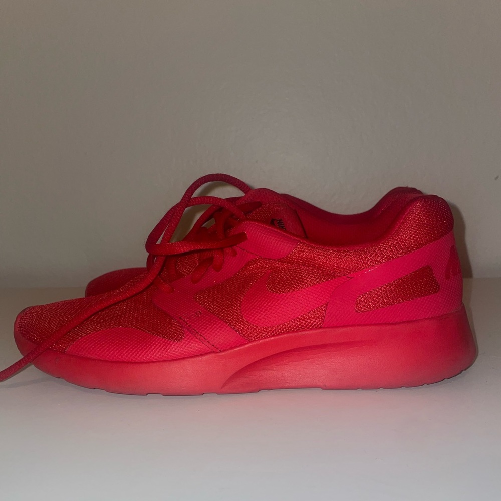 NIKE KAISHI NS Red Used big kids size 7.5